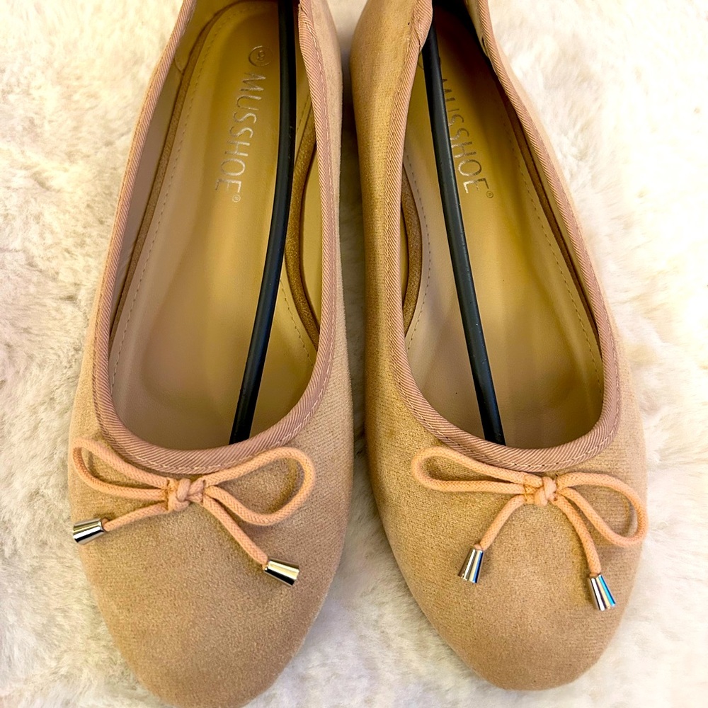 Beige Flats New Size 9 4th of July Sale